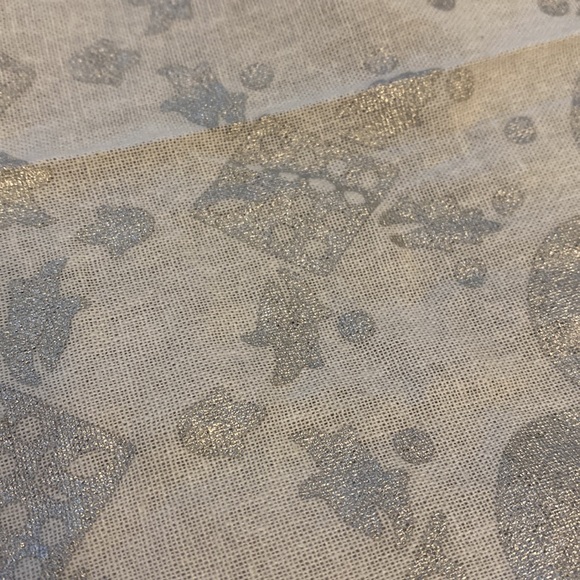 THE ART BOX Wall Tapestry for Bedroom -Silver/white. - Picture 4 of 9